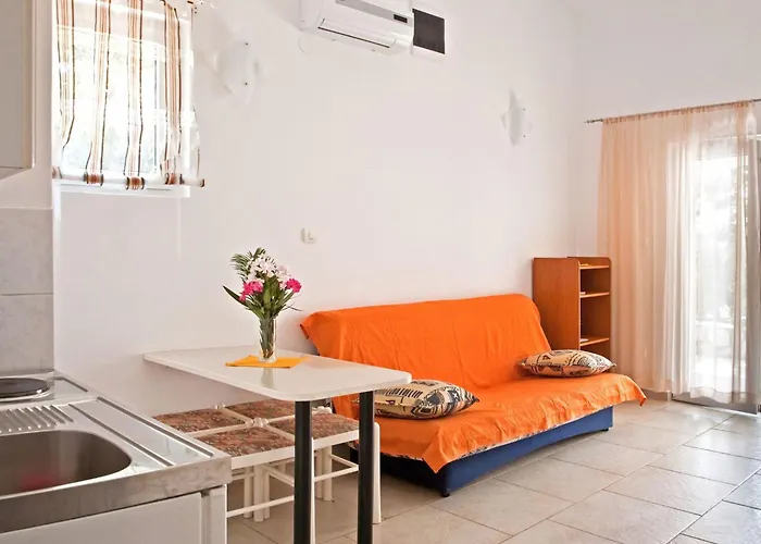 Semesterbostad Gemuetliches- Familienfreundliches Steinhaus By Interhome